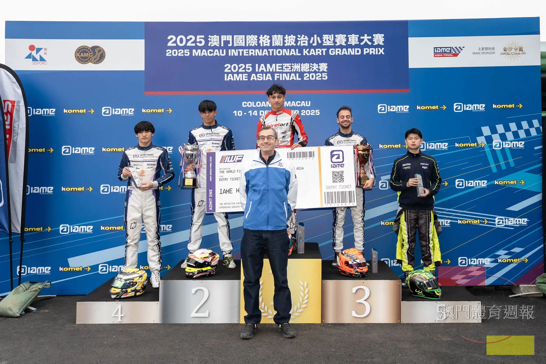 Marco Moretti頒獎予“2025 IAME 亞洲總決賽”成人組得獎車手.jpg